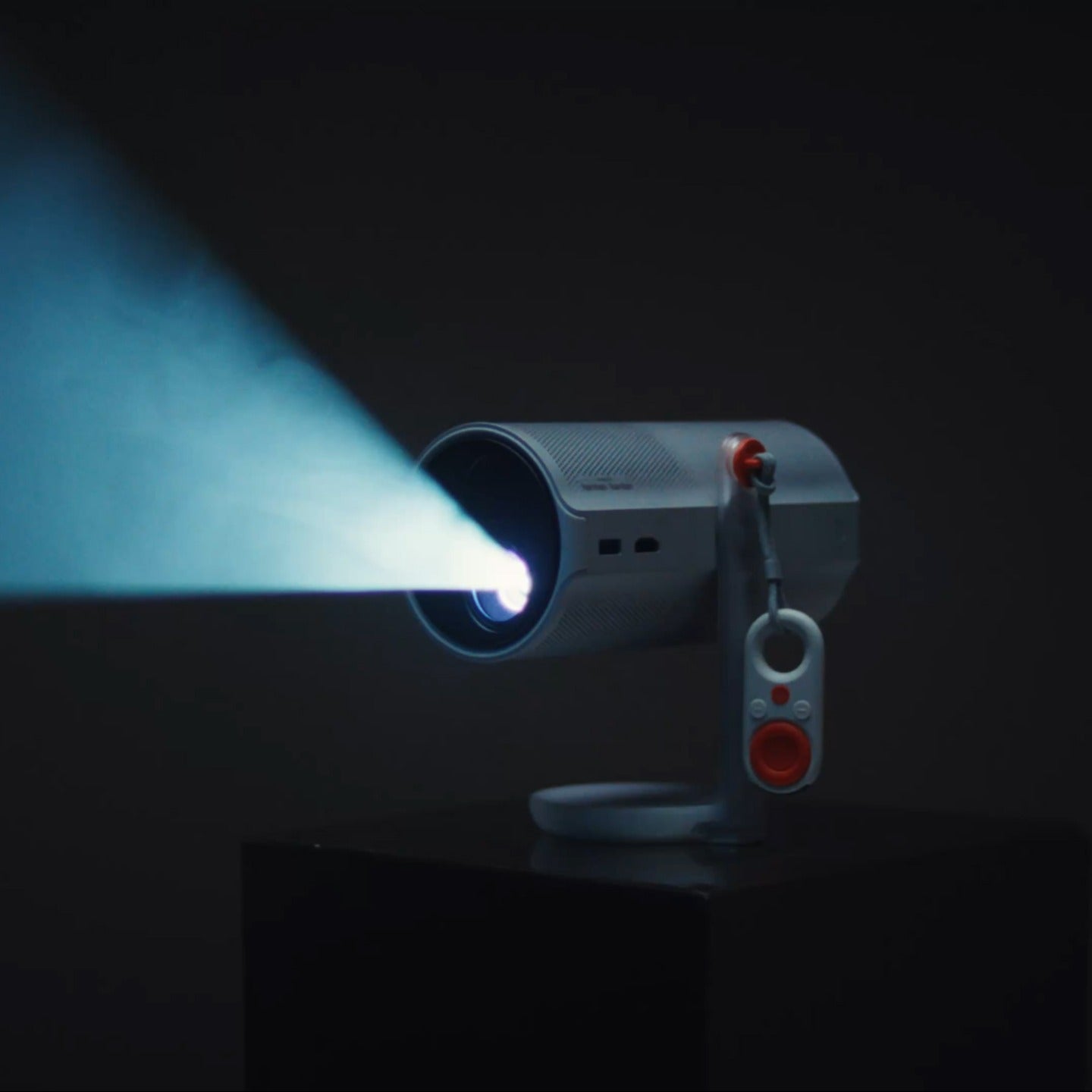 XGIMI MoGo 4: A Portable Powerhouse for Outdoor & Indoor Cinematic Magic