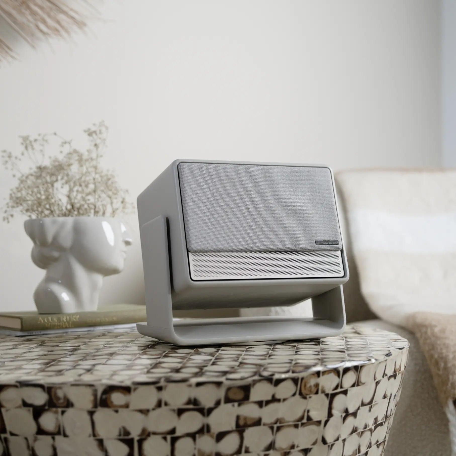 How to Choose a Projector: Ultimate Guide for Beginners (2026)