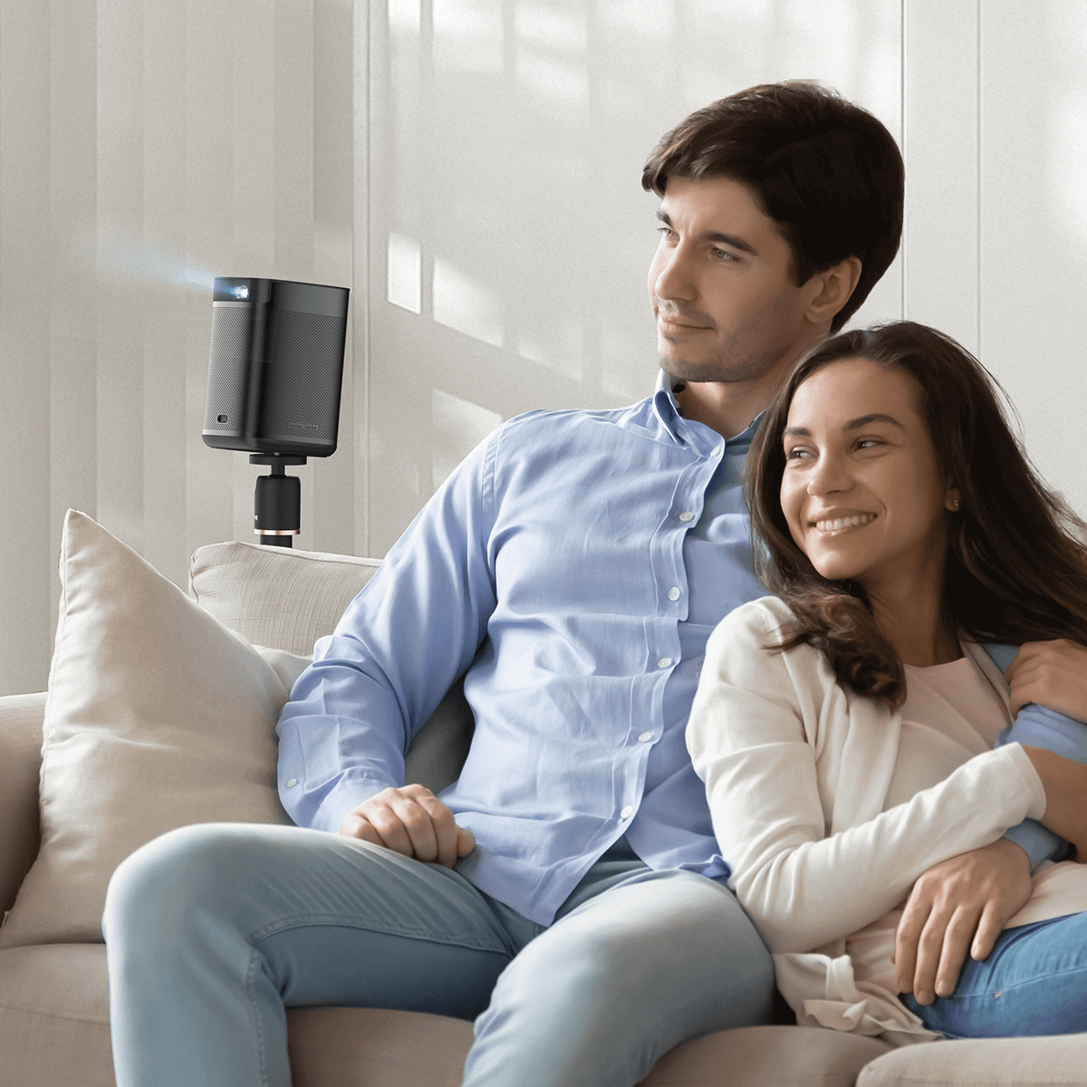 MoGo Pro+ - 1080p mini camping projector